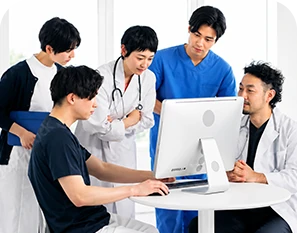 医療チームがカンファレンスをしている様子